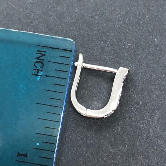 🌟 Sterling Silver CZ Earrings - Picture 4 of 4